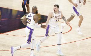 基本定型！湖人拿下斯玛特后距离硬帽105万 没有空间再签第15人