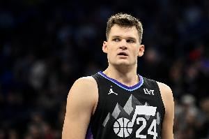 依旧香饽饽！美记：竞争对手们仍关注着凯斯勒在爵士的未来图片