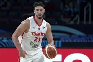 训练师：申京看着像57岁的人 他低位技术欧洲最强但仍需开发三分