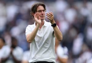 弗兰克:输球总是令人失望,今天两队势均力敌,裁判出现了错误